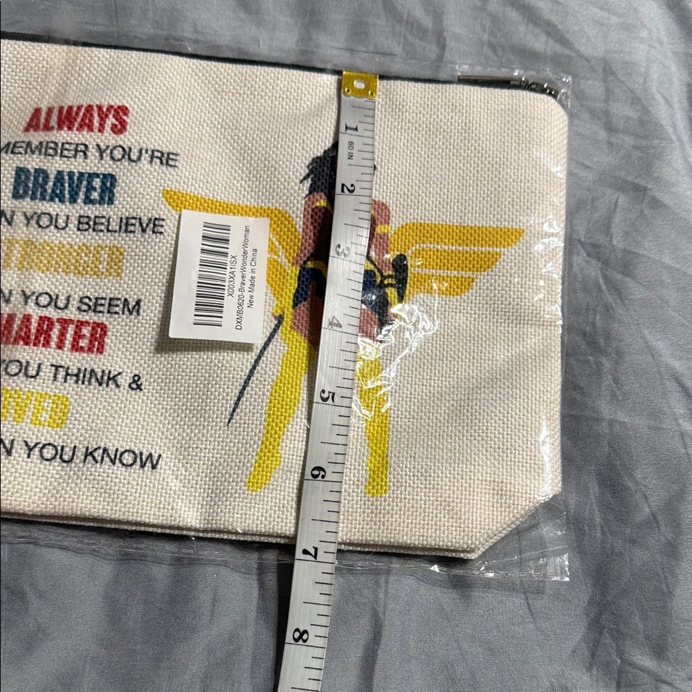 NWT uplifting woman small zipper bag - Picture 3 of 5
